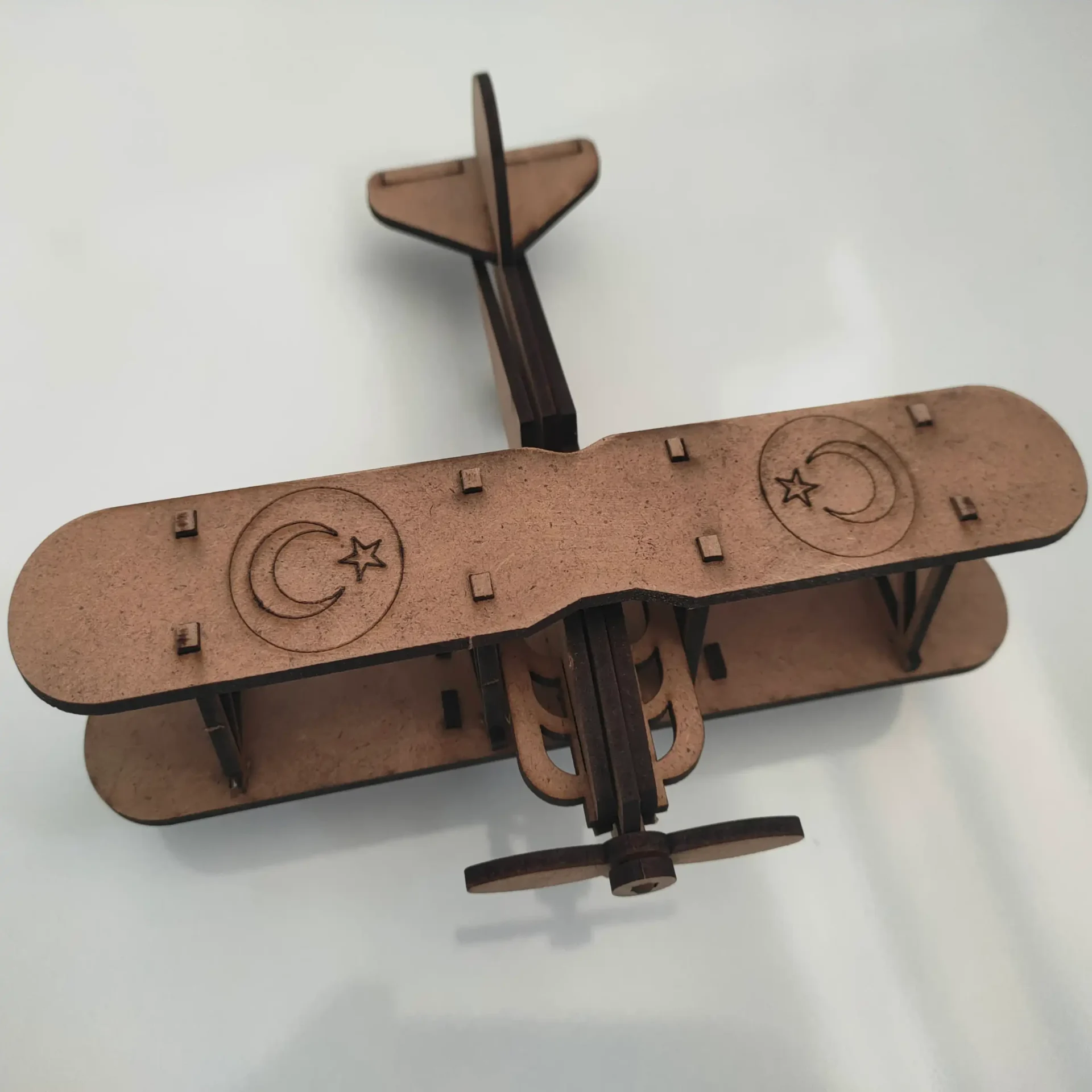 Demonte Ham MDF Ahşap Uçak Maketi (18×16 cm)